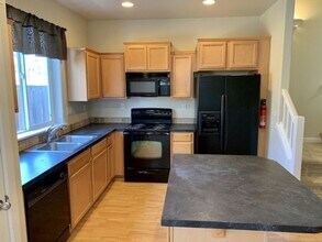 293 NW Glencory St in Hillsboro, OR - Building Photo - Building Photo