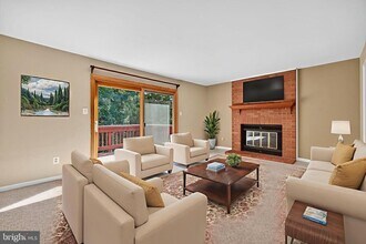 8537 Hooes Rd in Springfield, VA - Building Photo - Building Photo