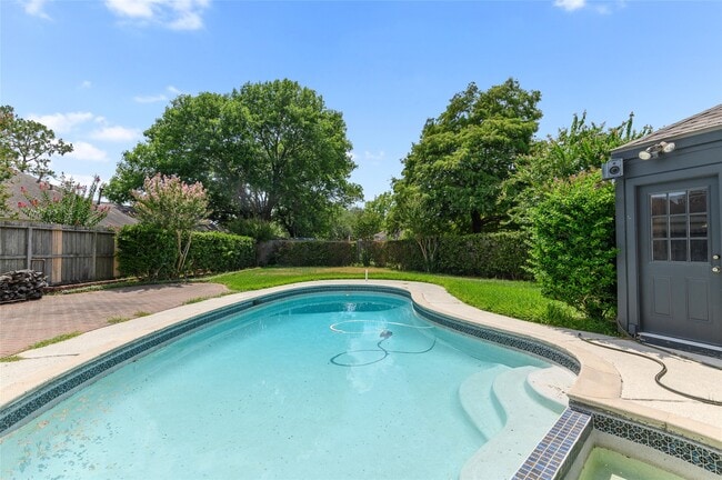 property at 1022 Arrow Hill Rd
