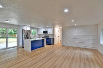 22705 58th Ave W in Mountlake Terrace, WA - Building Photo - Building Photo
