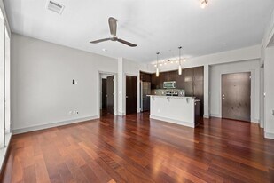 1320 Robert Browning St in Austin, TX - Building Photo