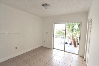 2750 W 76th St in Hialeah, FL - Building Photo - Building Photo