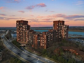 1733 Harmon Cove Tower in Secaucus, NJ - Building Photo