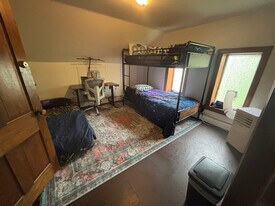 132 E King St in Shippensburg, PA - Building Photo