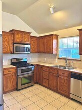 929 Eagle Cliff Dr in Norman, OK - Building Photo - Building Photo