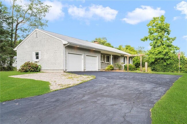 1251 Stony Ln in North Kingstown, RI - Building Photo - Building Photo