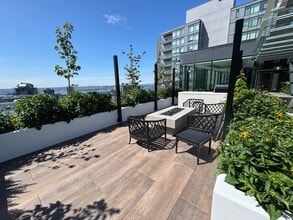 135 13th St E in North Vancouver, BC - Building Photo - Building Photo
