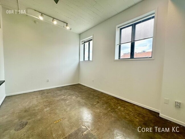 property at 320 W 7th St