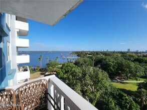 935 N Halifax Ave in Daytona Beach, FL - Building Photo - Building Photo