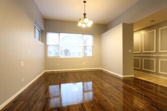 1025 W 20th Plz, Unit 1 in Chicago, IL - Building Photo - Building Photo