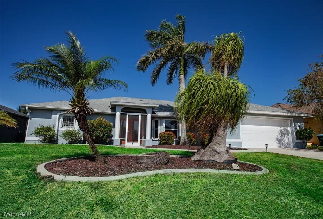 2802 SW 20th Ave in Cape Coral, FL - Building Photo