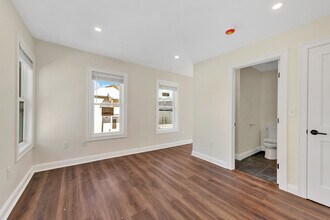 57 Bailey Rd in Somerville, MA - Foto de edificio - Building Photo