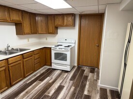 647-649 8th Ave SW in Valley City, ND - Building Photo