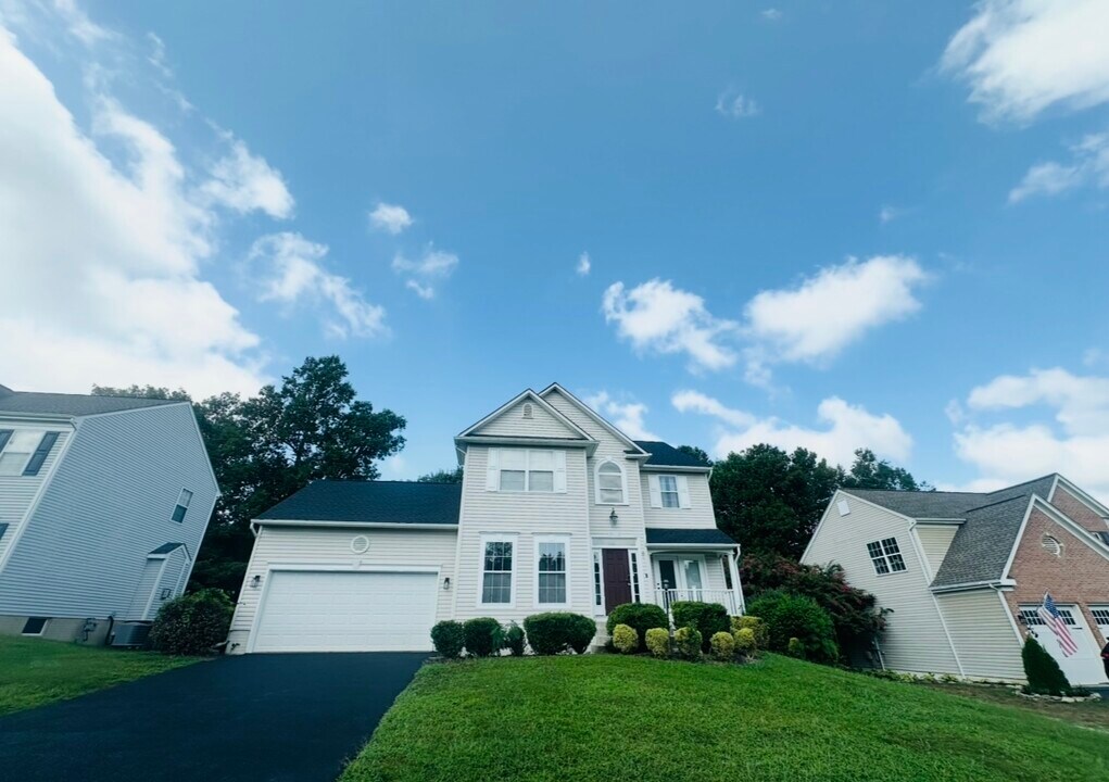 10016 Carters Grove Rd in Fredericksburg, VA - Building Photo