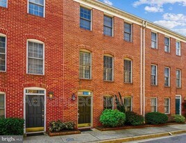 11 W Churchill St in Baltimore, MD - Building Photo