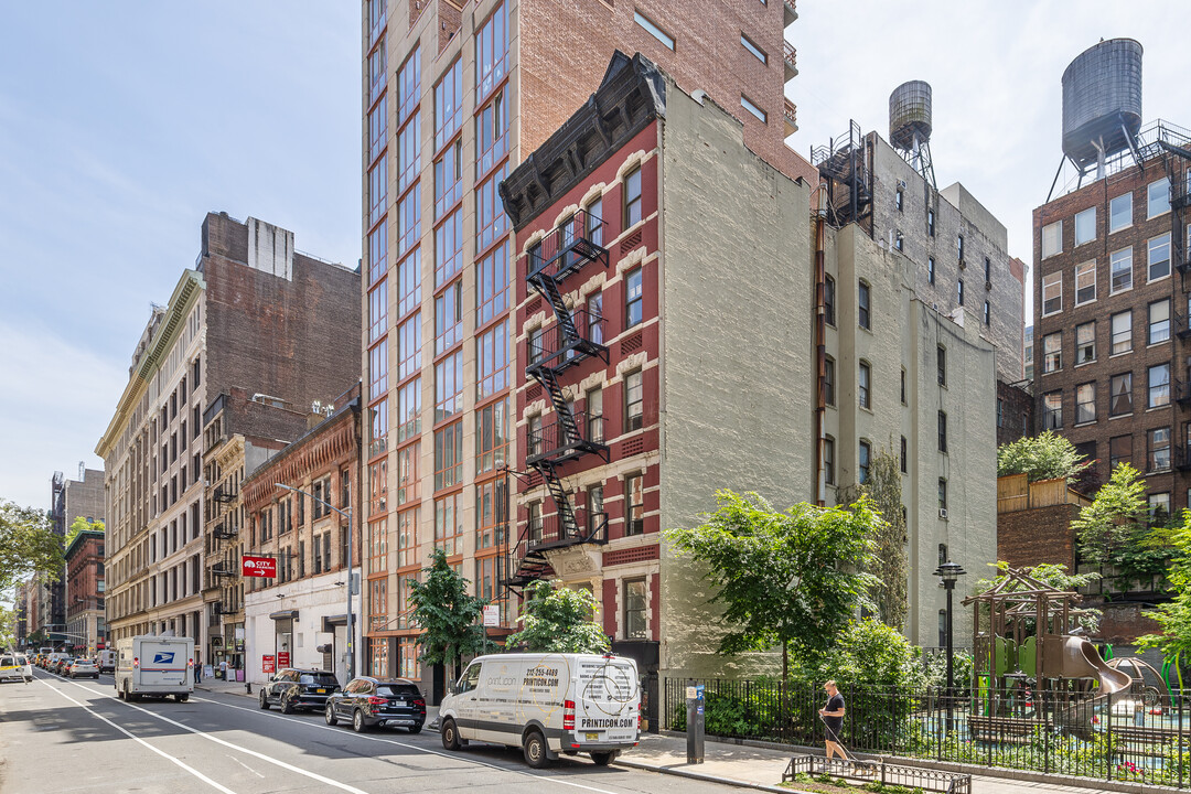 140 West 20Th Street in New York, NY - Building Photo