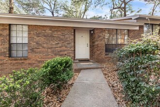 Bennett Apartments in Pensacola, FL - Foto de edificio - Building Photo