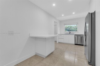 806 NE 4th St in Hallandale Beach, FL - Building Photo - Building Photo