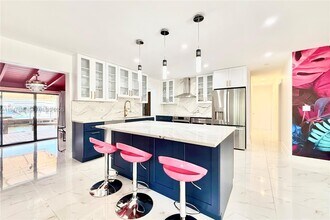 2216-RNT NE 18th Ave in Wilton Manors, FL - Building Photo - Building Photo