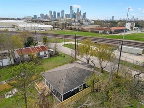 1810 Semmes St in Houston, TX - Foto de edificio - Building Photo