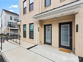 715 Parker Blvd in West Windsor Township, NJ - Foto de edificio - Building Photo