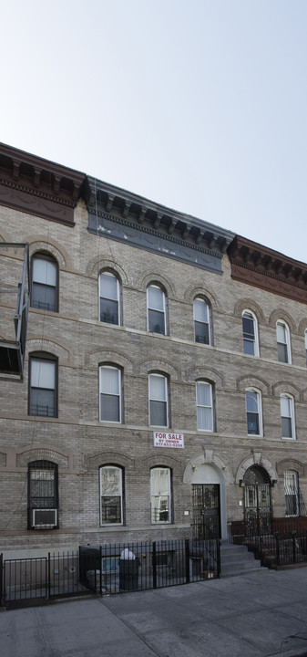 928 Hancock St in Brooklyn, NY - Building Photo