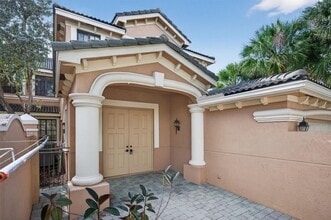 2678 Center Ct Dr in Weston, FL - Foto de edificio - Building Photo