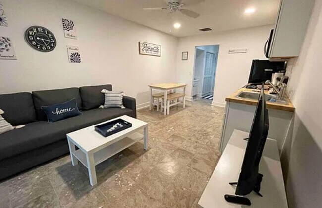 615 Executive Golf Villas Rd in St. Simons Island, GA - Building Photo - Building Photo