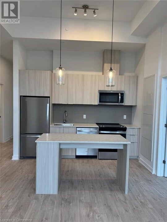 770 Whitlock Ave in Milton, ON - Building Photo