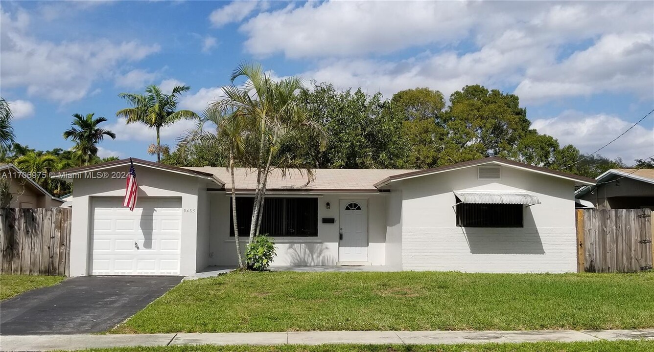 9465 SW 50th St in Cooper City, FL - Building Photo