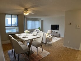 The Maplewoods in Mississauga, ON - Building Photo