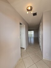218 NE 12th Ave, Unit 502 in Hallandale Beach, FL - Building Photo - Building Photo