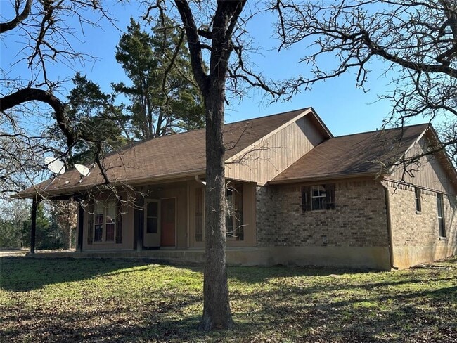 1047 Private Rd 3022 in Elgin, TX - Building Photo - Building Photo