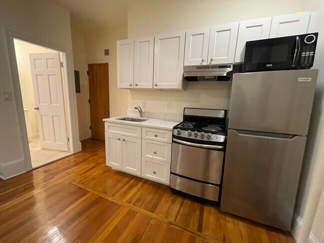 11 Englewood Ave, Unit 5 in Brookline, MA - Building Photo - Building Photo