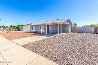 2731 E Charleston Ave in Phoenix, AZ - Foto de edificio - Building Photo