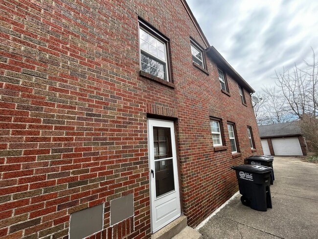 2734 Powhattan Pkwy in Toledo, OH - Building Photo - Building Photo