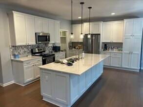 2142 Hidden Ridge Dr in Holly, MI - Foto de edificio - Building Photo