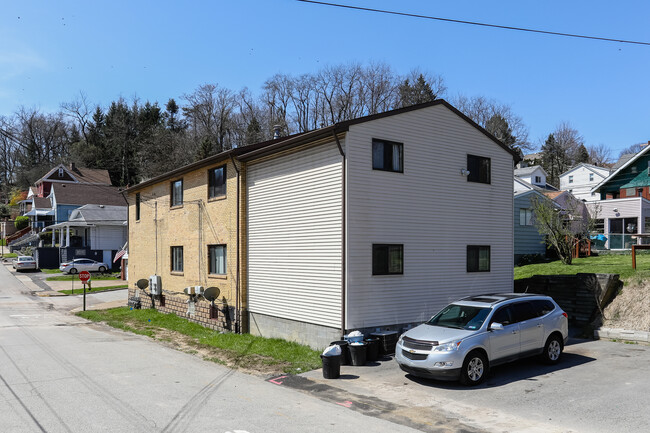 569 Woodmont Ave in East Mckeesport, PA - Building Photo - Building Photo