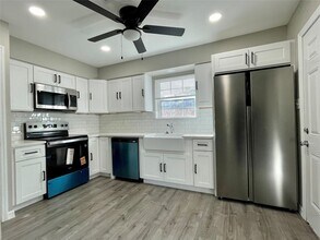 4600 39th St E in Dickinson, TX - Building Photo - Building Photo