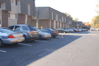 Towne Oaks Apartments in South Bound Brook, NJ - Building Photo - Building Photo