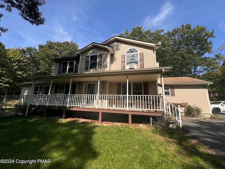 59 Crestwood Dr, Unit 228 52nd Street Unit 040 in Mt Pocono, PA - Building Photo