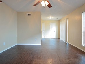 Keystone Townhomes in Tomball, TX - Foto de edificio - Building Photo