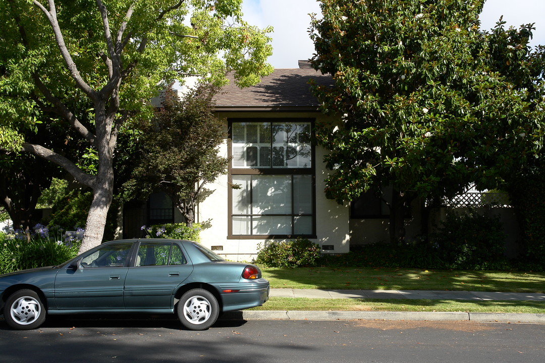 1413-1415 Valota Rd in Redwood City, CA - Building Photo