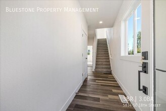 5834 SE 18th St in Gresham, OR - Foto de edificio - Building Photo