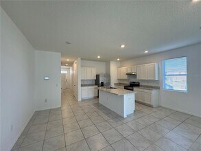 350 Feltrim Reserve Blvd in Davenport, FL - Foto de edificio - Building Photo