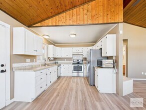 439 Co Rd 84 in Santa Fe, NM - Building Photo - Building Photo