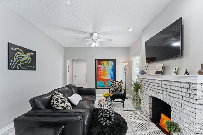 914 8th St N, Unit STUDIO in St. Petersburg, FL - Building Photo - Building Photo