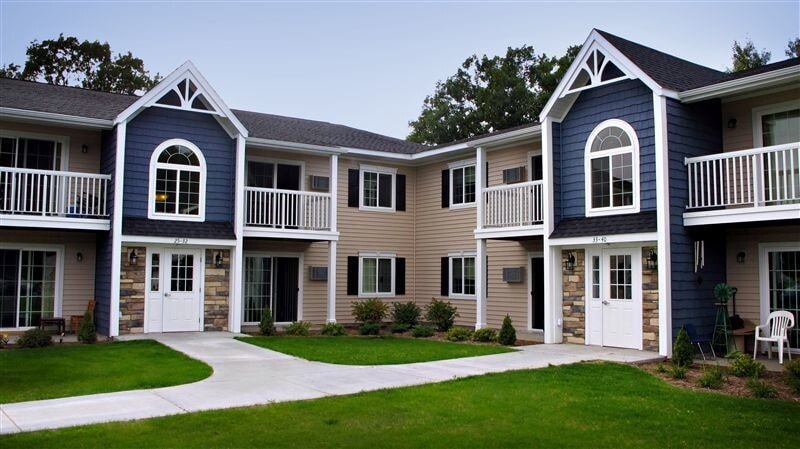 815 Country Way in Big Rapids, MI - Building Photo