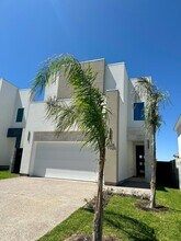 7524 Cresta Bella St in Laredo, TX - Building Photo - Building Photo