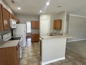 8017 Hill-N-Dale Dr in Kernersville, NC - Building Photo - Building Photo
